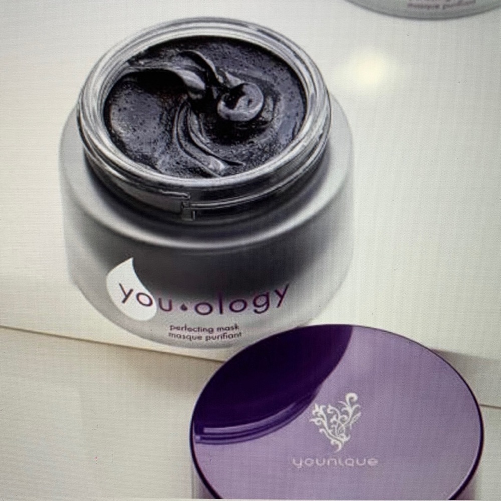 Younique Royalty Detoxification Mask